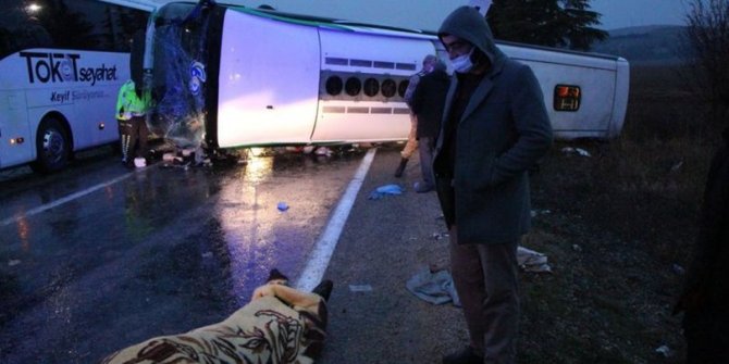 Amasya’da yolcu otobüsü devrildi! Ölü ve yaralılar var