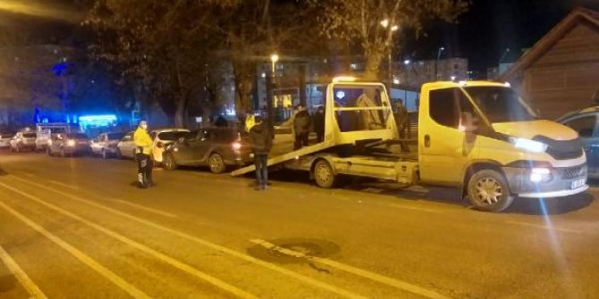 Park halindeki aracına otomobil çarptı; 'İyi ki aracın içinde değilmişim' dedi