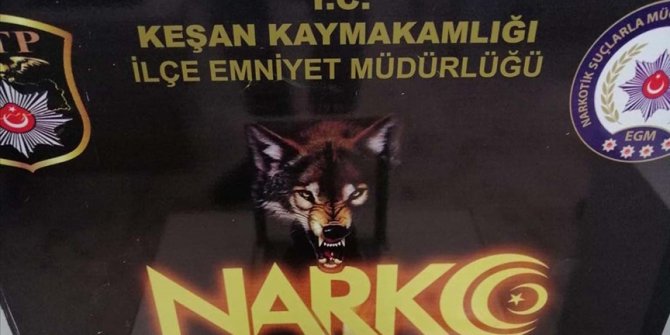 Narkotik köpeği 'Karlos' uyuşturucuyu toprağı kazarak çıkardı