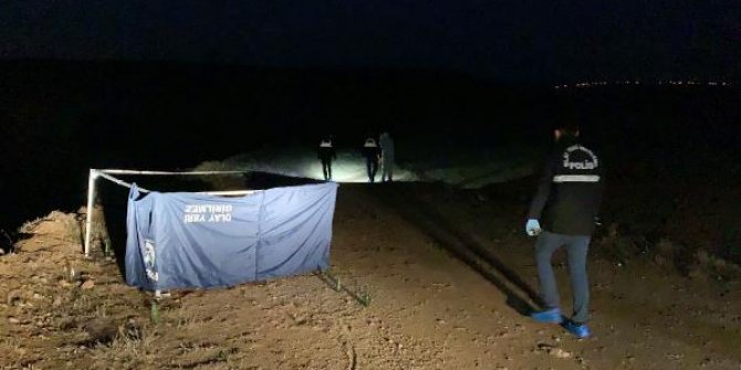 Boş arazide bıçak ve tabancayla öldürülen erkek cesedi bulundu