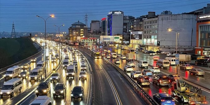 İstanbul'da yağışın da etkisiyle trafik arttı