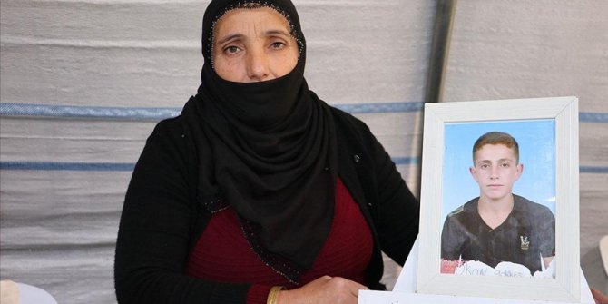 Diyarbakır annelerinden Gökkuş: Oğlumu almadan buradan gitmeyeceğim