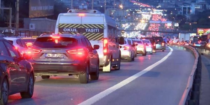Haftanın ilk iş gününde trafik yoğunluğu oluştu