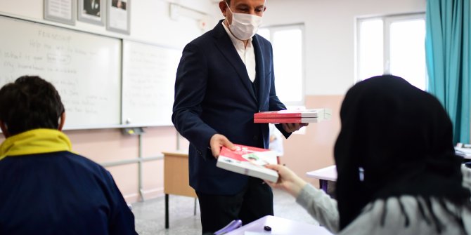 Altındağ Belediyesi’nden öğrencilere kitap desteği