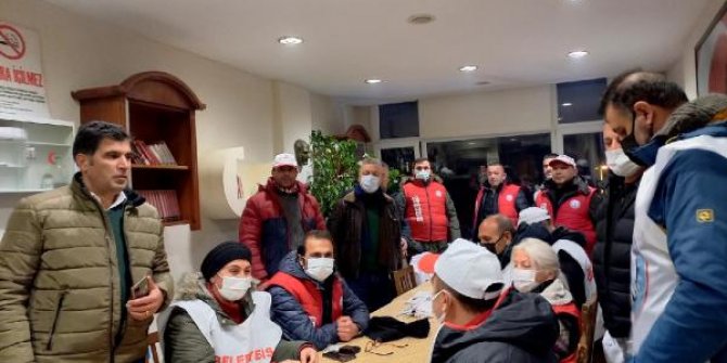 Bakırköy Belediyesi işçileri eylemlerini CHP İlçe Binasına taşıdı