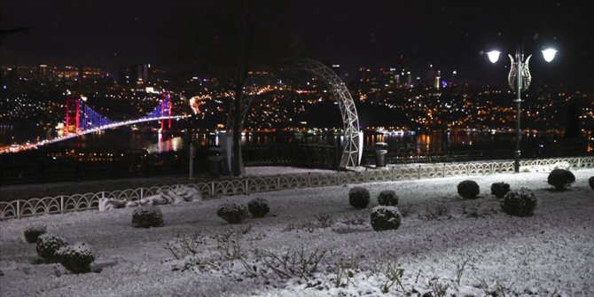 İstanbul'un yüksek kesimlerine kar yağdı