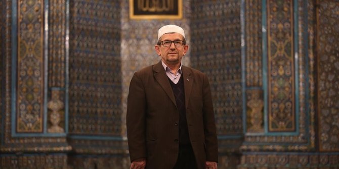 Ziyaretçilere makamlarıyla okuduğu ezanla tanınan Bursalı müezzin hayatını kaybetti