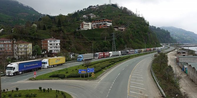 Sarp Sınır Kapısı'ndan bir günde 726 tır çıkış yaptı