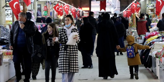 Edirne'de tarihi çarşılarda yılbaşı hareketliliği yaşanıyor