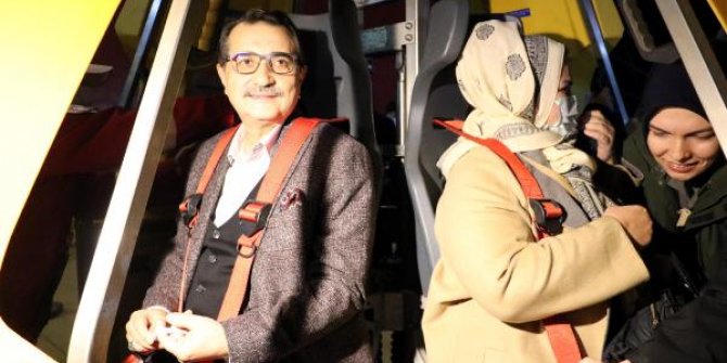 Bakan Dönmez, yeni yıla Yavuz Sondaj Gemisi'nde girdi