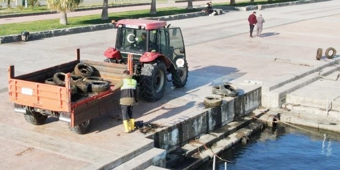 Samsun'da dalgıçlar deniz dibinden traktör dolusu atık çıkardı