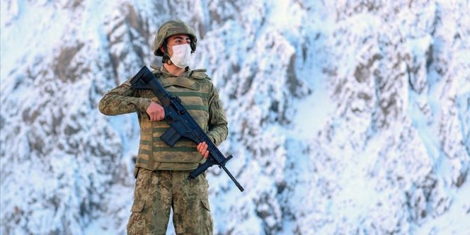 Mehmetçik yeni yıla vatan için elleri tetikte giriyor