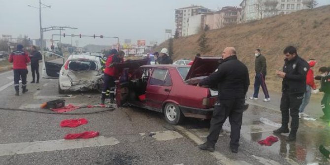 Kırıkkale'de zincirleme trafik kazası: 5 yaralı