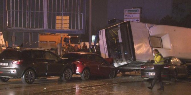 Ankara'da otomobille çarpışan EGO otobüsü iki aracın üzerine devrildi: 14 yaralı