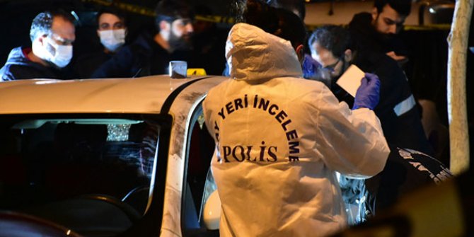 İzmir'de otomobil içinde yüzü bezle sarılmış ceset bulundu