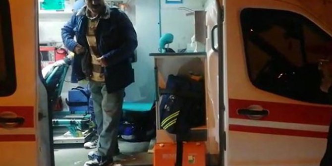 Kardan kapanan köy yolu açılıp, hastaya ulaşıldı 