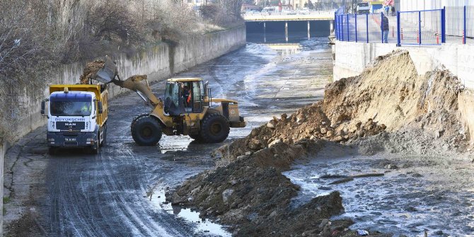 Ankara Çayı’nda temizlik çalışmalarına hız verildi