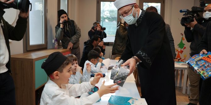 Diyanet İşleri Başkanı Erbaş: Çocuklar, Kur'an-ı Kerim'in bütün insanlığa vaaz ettiği, emrettiği iyiliklerle donatılmalı