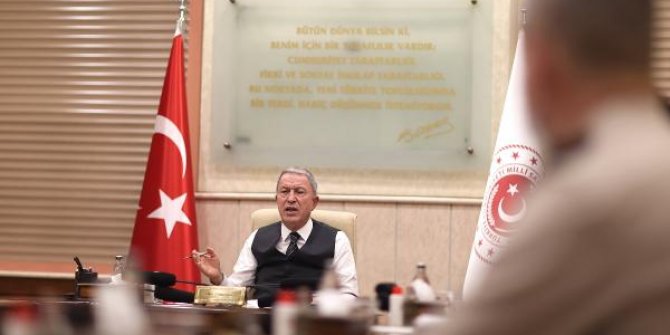 Bakan Akar'dan komutanlarla toplantı