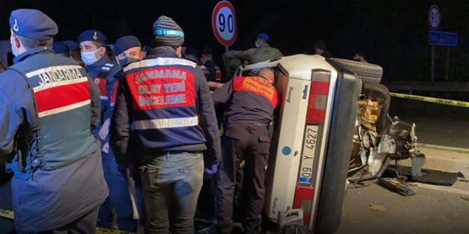 Otomobil TIR'a arkadan çarptı: 2 ölü, 3 yaralı