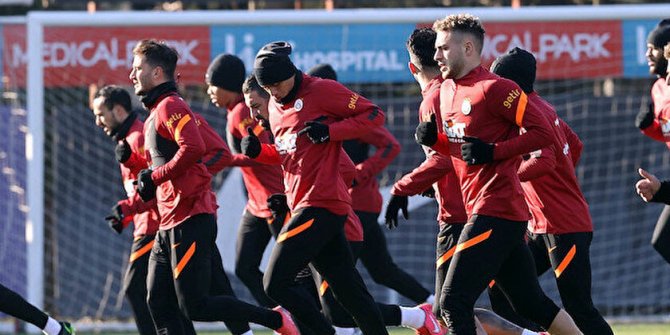 Galatasaray'da 2 futbolcu koronavirüse yakalandı