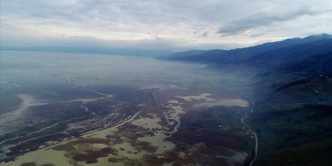 Efteni Gölü Kuş Cenneti'ndeki sis, drone ile görüntülendi