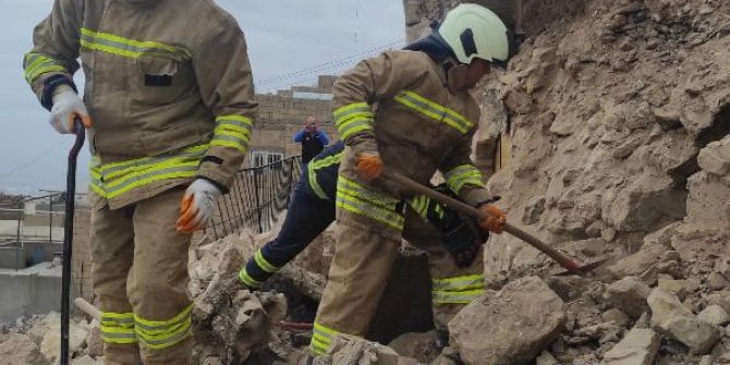 Mardin'de tek katlı tarihi yapı çöktü