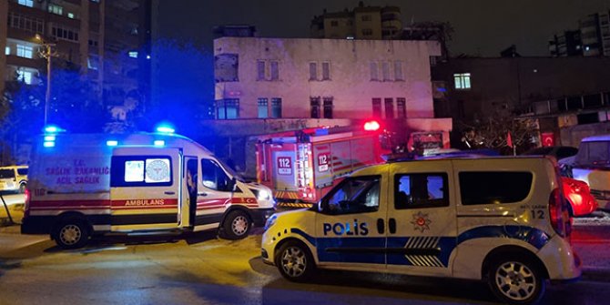 Adana'da iş yeri yandı; mahsur kalan genç kız, yaralı kurtarıldı