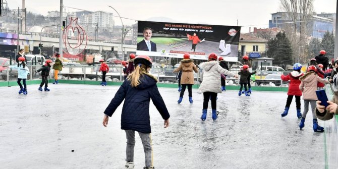 Buz pateni pisti yoğun ilgi görüyor