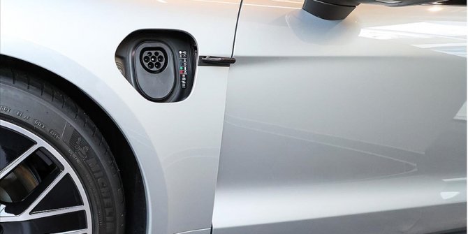 2021'de elektrikli ve hibrit otomobil satışları katlandı