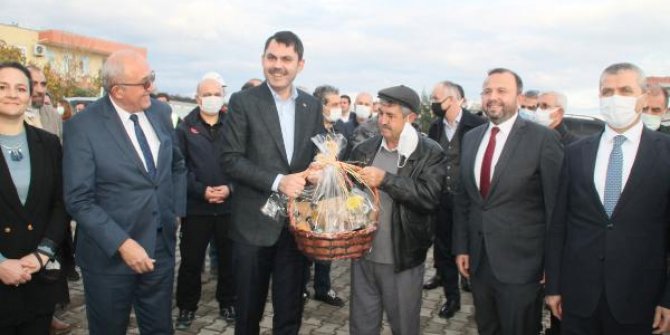 Bakan Kurum, Manavgat yangınından etkilenen mahallelerde incelemede bulundu