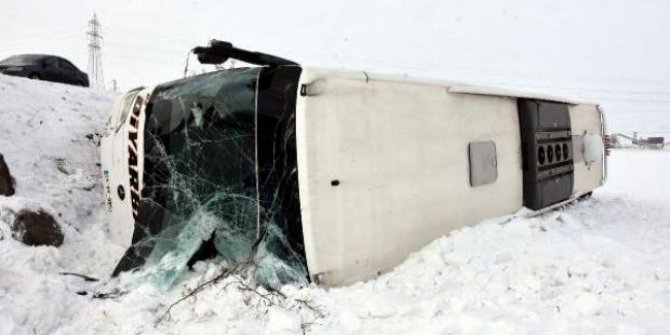 Bitlis'te yolcu otobüsü şarampole uçtu