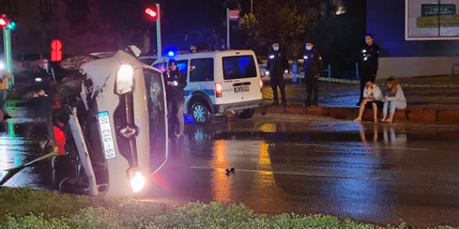 Alkolden ehliyetini kaptıran alkollü sürücü, polisten kaçarken kaza yaptı