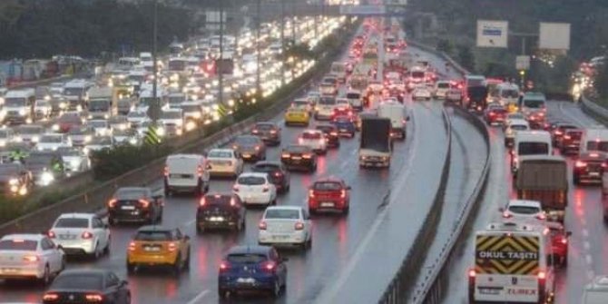 Haftanın ilk gününde İstanbul'da trafik yoğunluğu