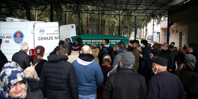 Mersin'de eski nişanlısı tarafından öldürülen genç kızın cenazesi defnedildi