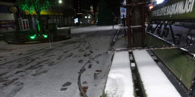 Edirne'de kar kenti beyaza bürüdü