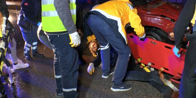 Otomobil, yolda çalışma yapan işçilerin arasına daldı: 6 yaralı