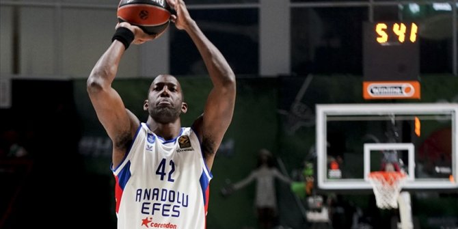 Anadolu Efes, Barcelona deplasmanında