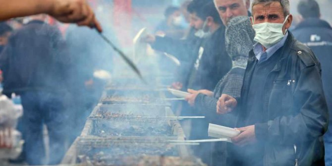 Hamsi festivalinde 2 ton hamsi 2 saatte tüketildi