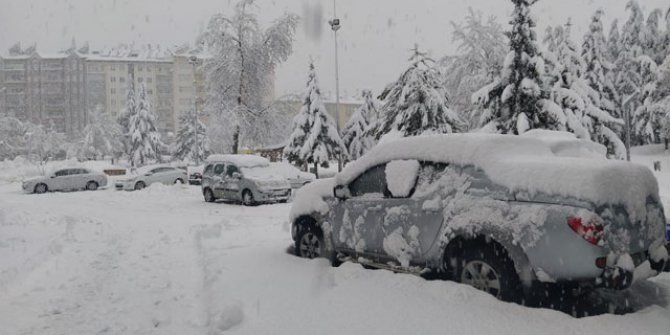 Konya'da 6 ilçede okullara kar engelli 