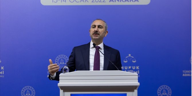 Adalet Bakanı Gül: Hukuk fakültelerinin müfredatında Hukuk Türkçesi dersinin de olmasında fayda görüyorum