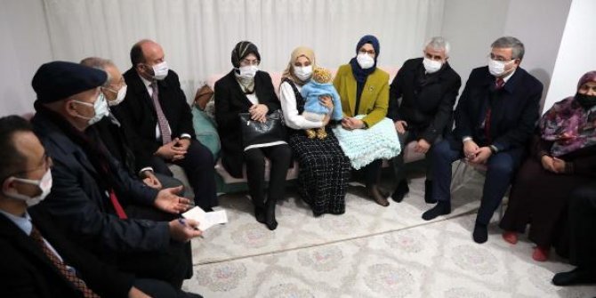 TBMM İnsan Hakları Komisyonu üyeleri, babasının dövdüğü Cihan bebeği ziyaret etti