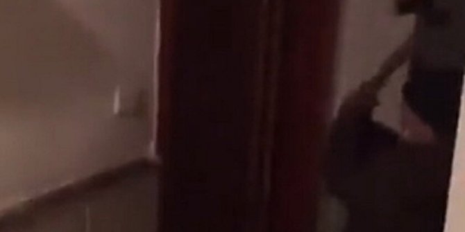Ev sahibi, kiracısının evine baltayla saldırdı