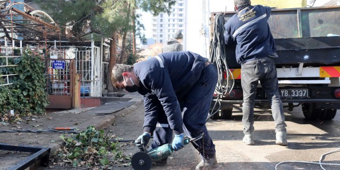 Ekipler, Selahaddin amcanın evinin önüne engelli rampası yaptı