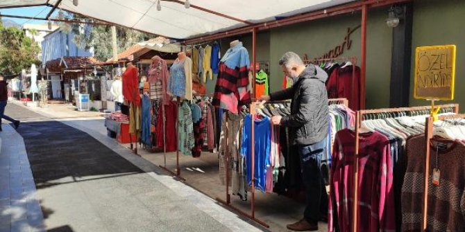 Muğla'da gölün taşmasıyla su basan sokağın esnafı yeniden tezgah açtı