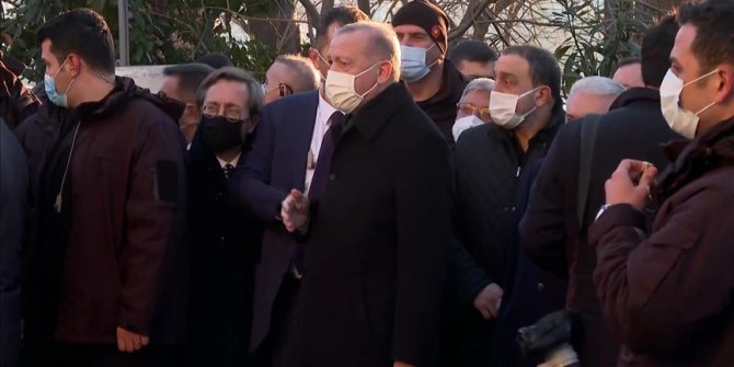 Cumhurbaşkanı Erdoğan, Çengelköy'de vatandaşlarla sohbet etti