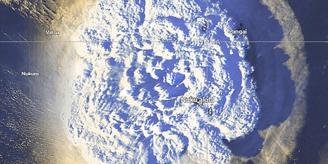 Tsunaminin vurduğu Tonga ile iletişimde zorluk yaşanıyor