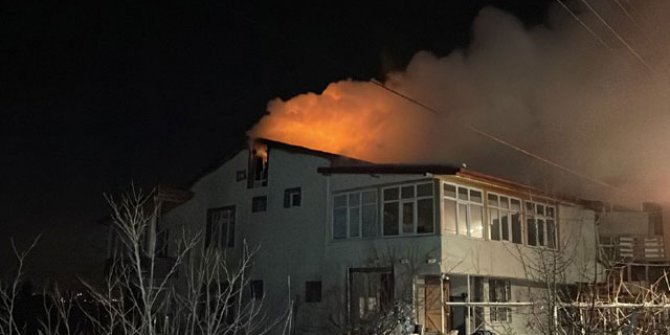 Şömineden çıkan yangında ev kullanılamaz hale geldi