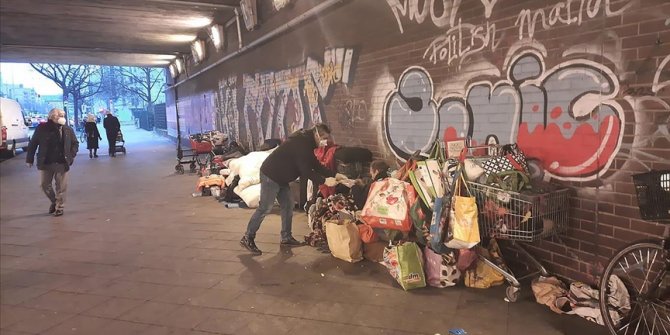 Türk gönüllüler, Berlin sokaklarında yaşayanlara her cumartesi yemek dağıtıyor