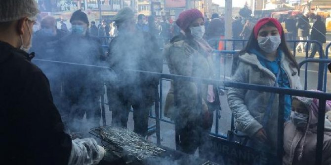 Ümraniye'de Karadeniz rüzgarı; 5 ton hamsi dağıtıldı